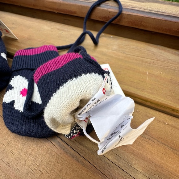 Catimini Hat and Mittens Set 2 T - Picture 3 of 4